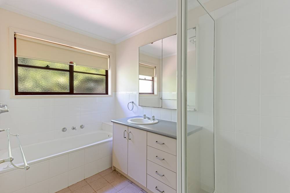 2 Woodburne Drive, SALE, VIC 3850