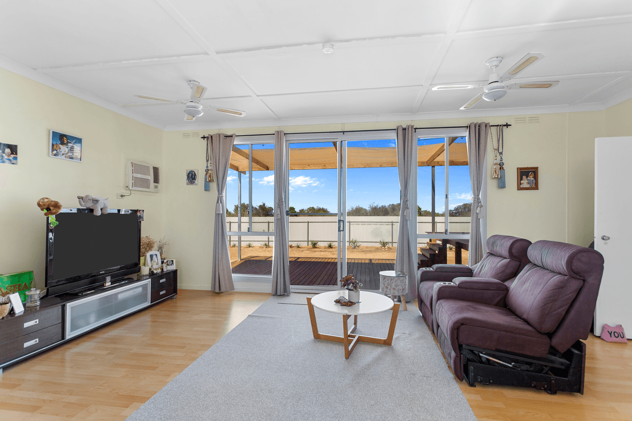 81 The Esplanade, THOMPSON BEACH, SA 5501