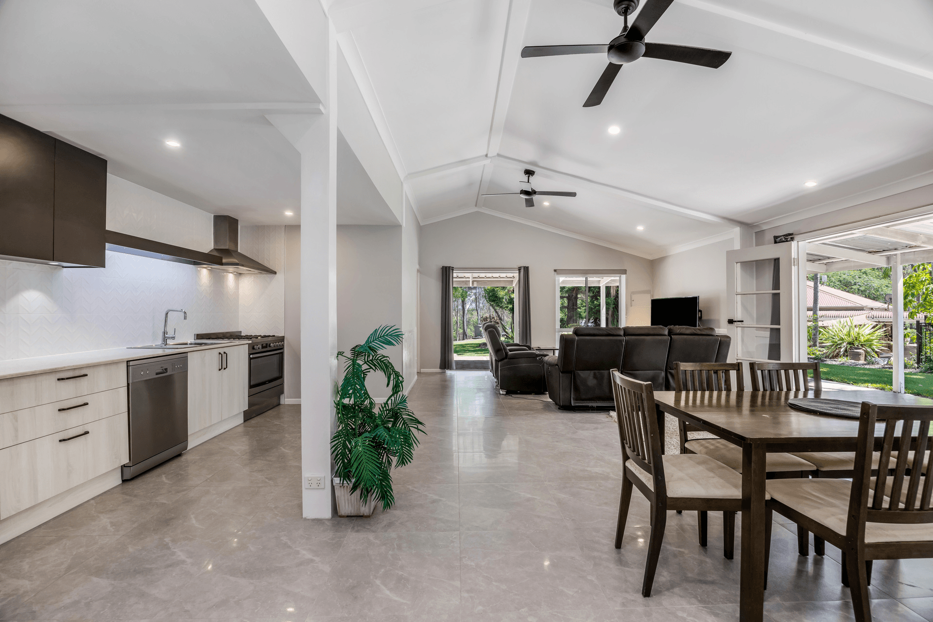 206 Mona Drive, Jimboomba, QLD 4280