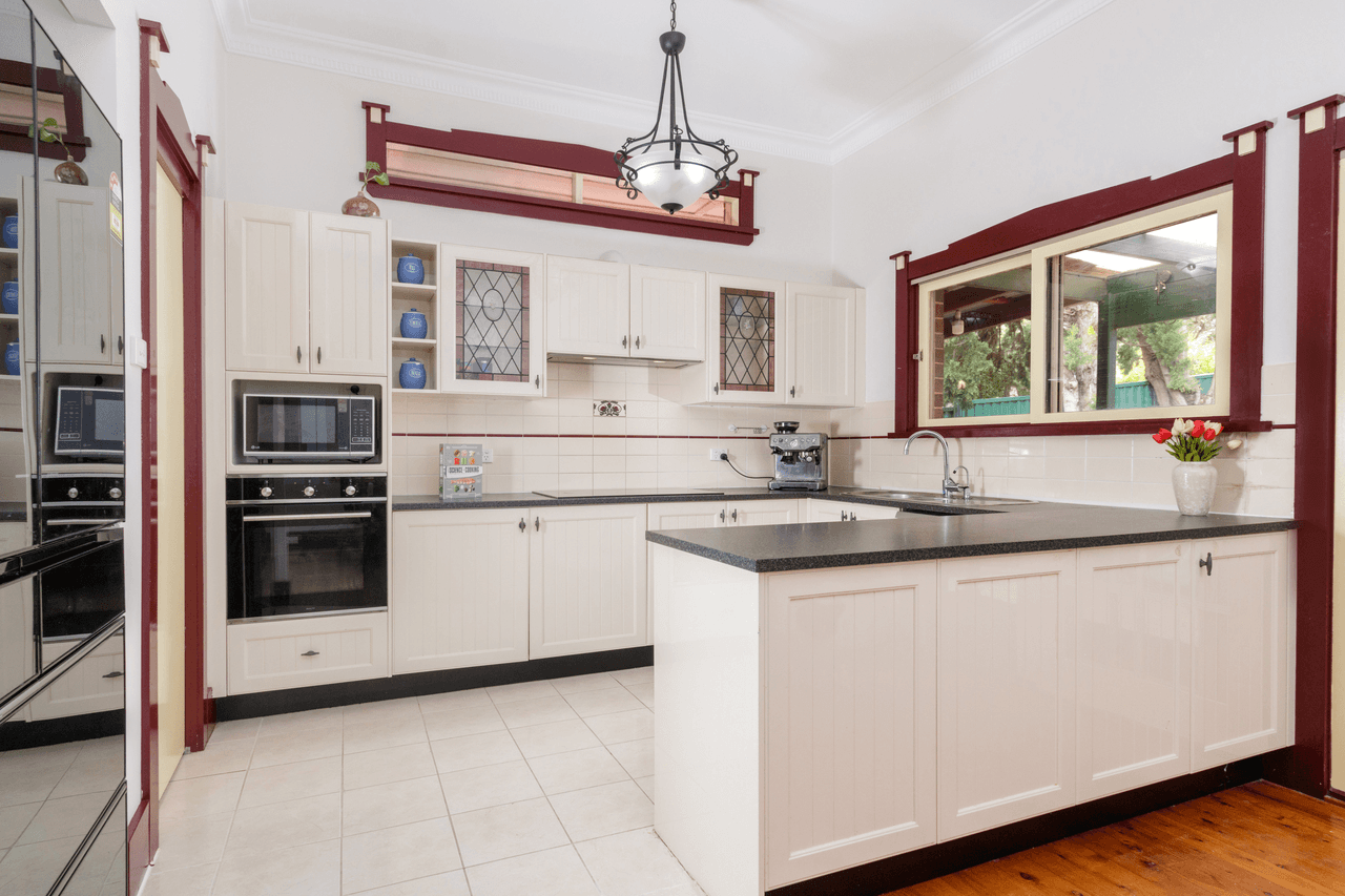 9 Railway Parade, PENSHURST, NSW 2222