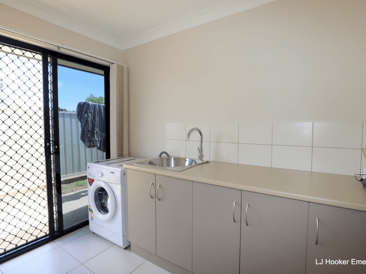 1 Saville Street, EMERALD, QLD 4720