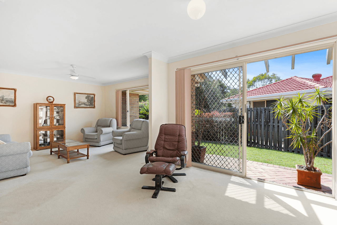 35 Silver Glade Drive, ELANORA, QLD 4221