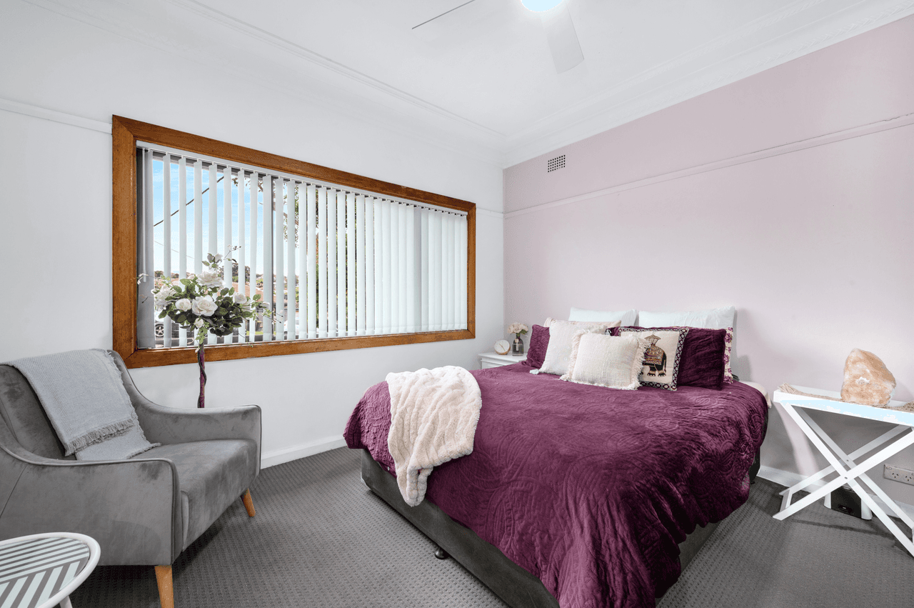 5 Derowie Crescent, LAKE HEIGHTS, NSW 2502