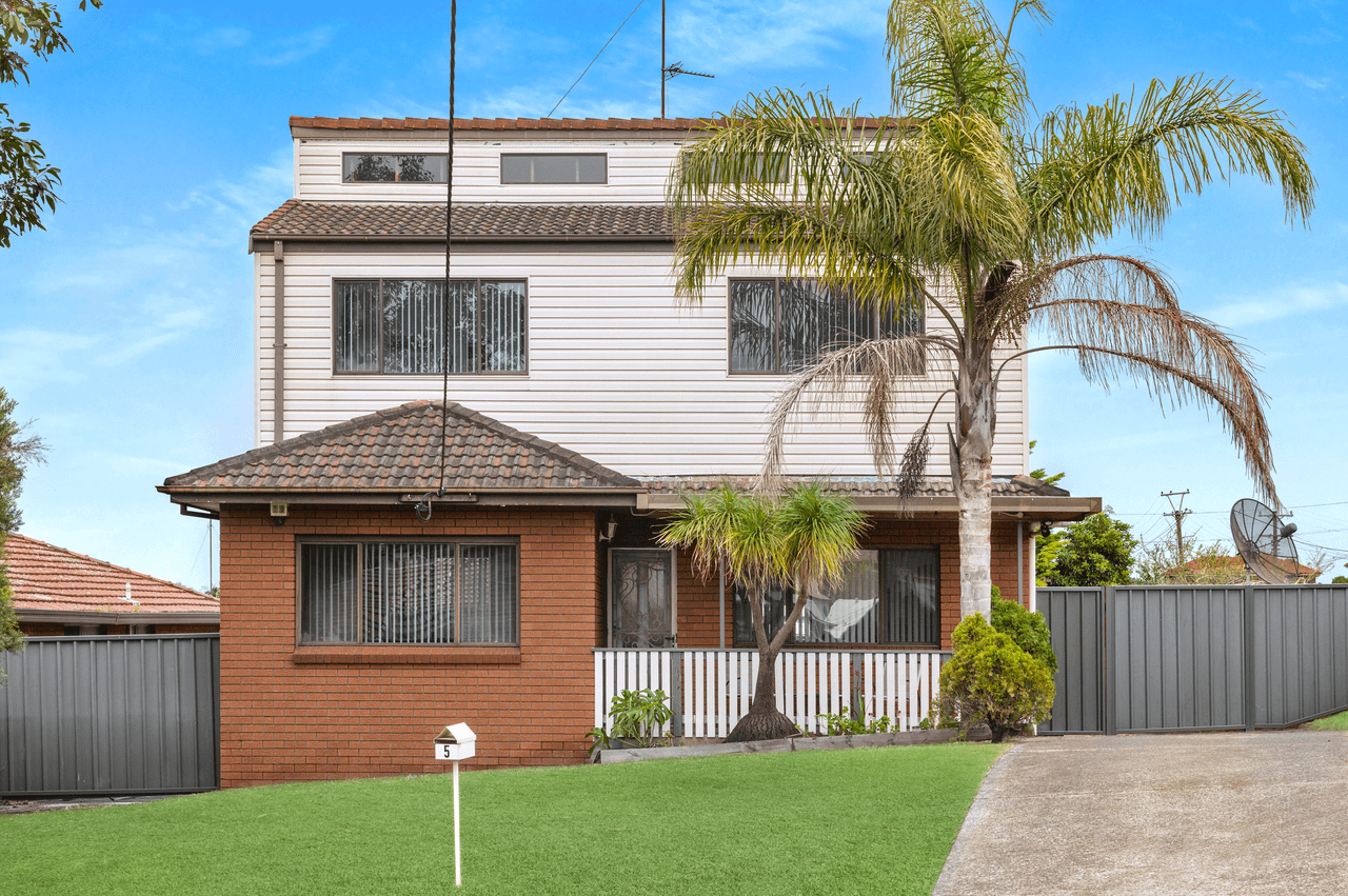 5 Derowie Crescent, LAKE HEIGHTS, NSW 2502
