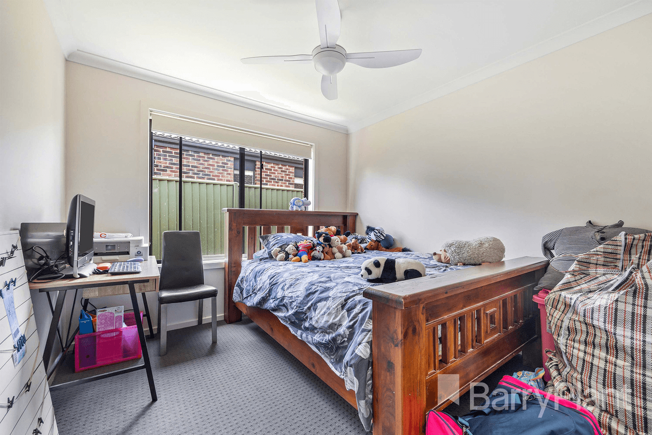 77 Waterford Drive, Miners Rest, VIC 3352