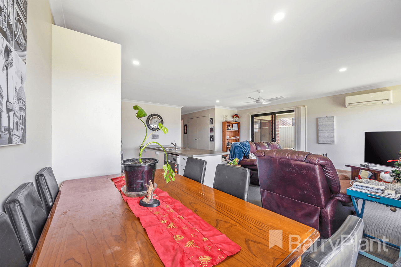 77 Waterford Drive, Miners Rest, VIC 3352