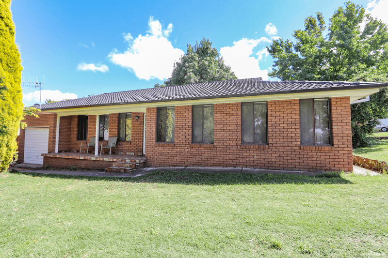 52 Alcheringa Road, KELSO, NSW 2795