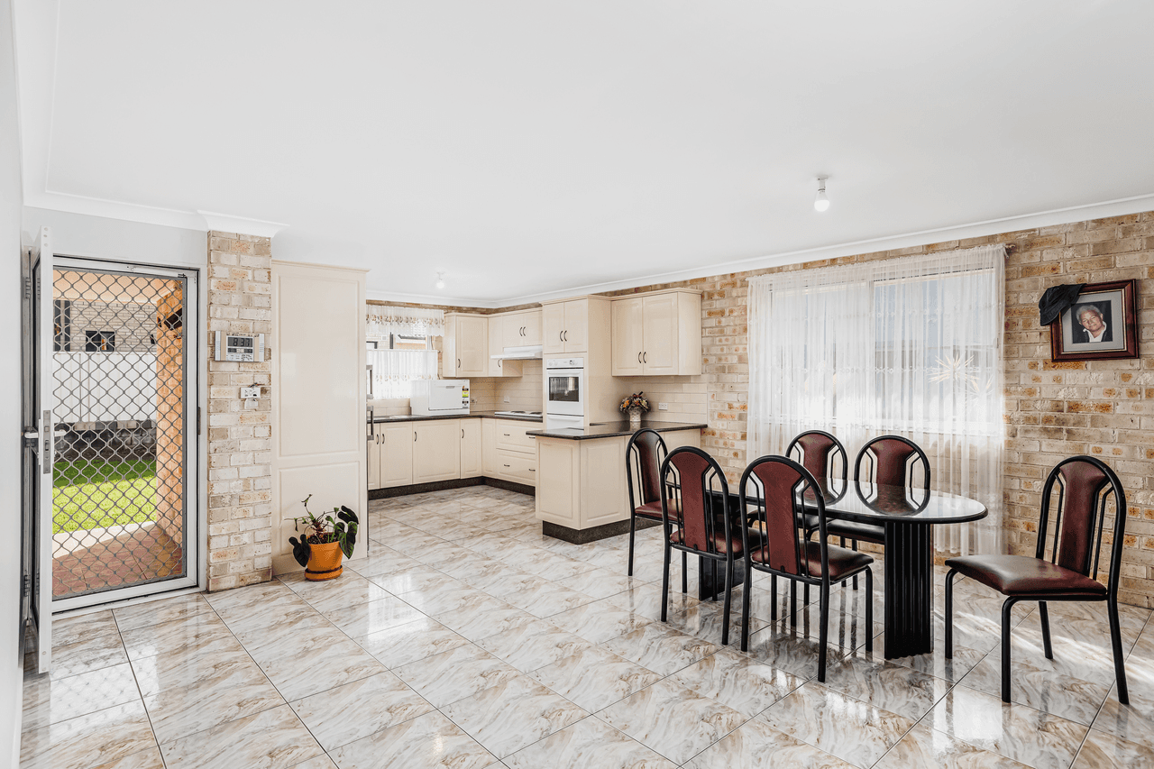 11 Lodi Close, WEST HOXTON, NSW 2171