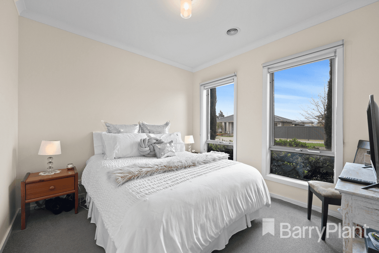 6 Warburton Drive, Lucas, VIC 3350