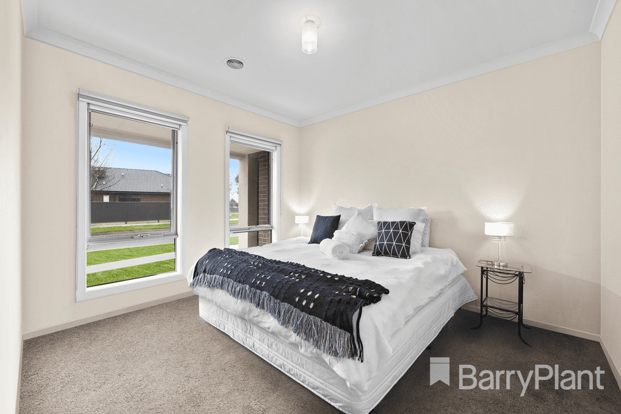 6 Warburton Drive, Lucas, VIC 3350