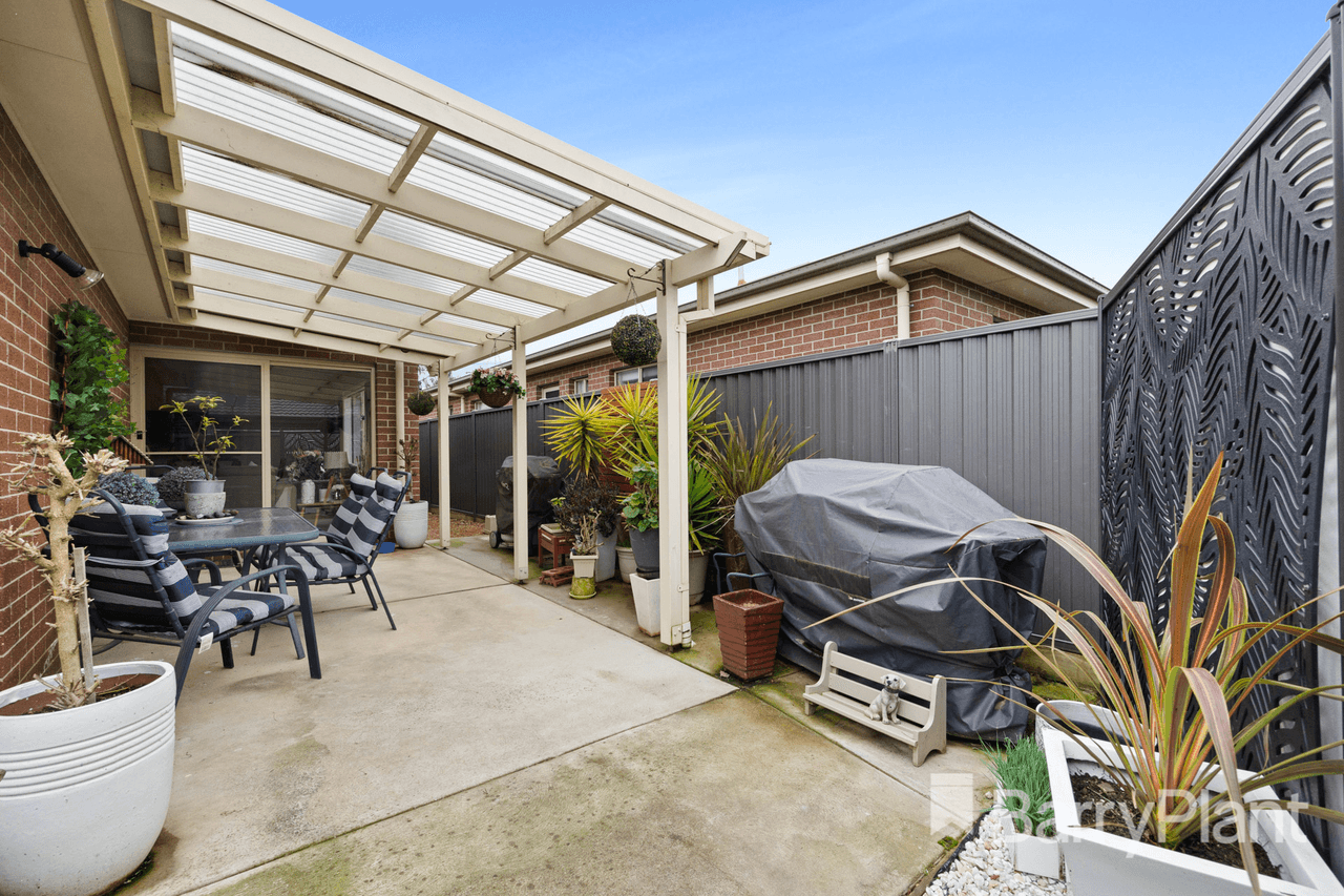 6 Warburton Drive, Lucas, VIC 3350