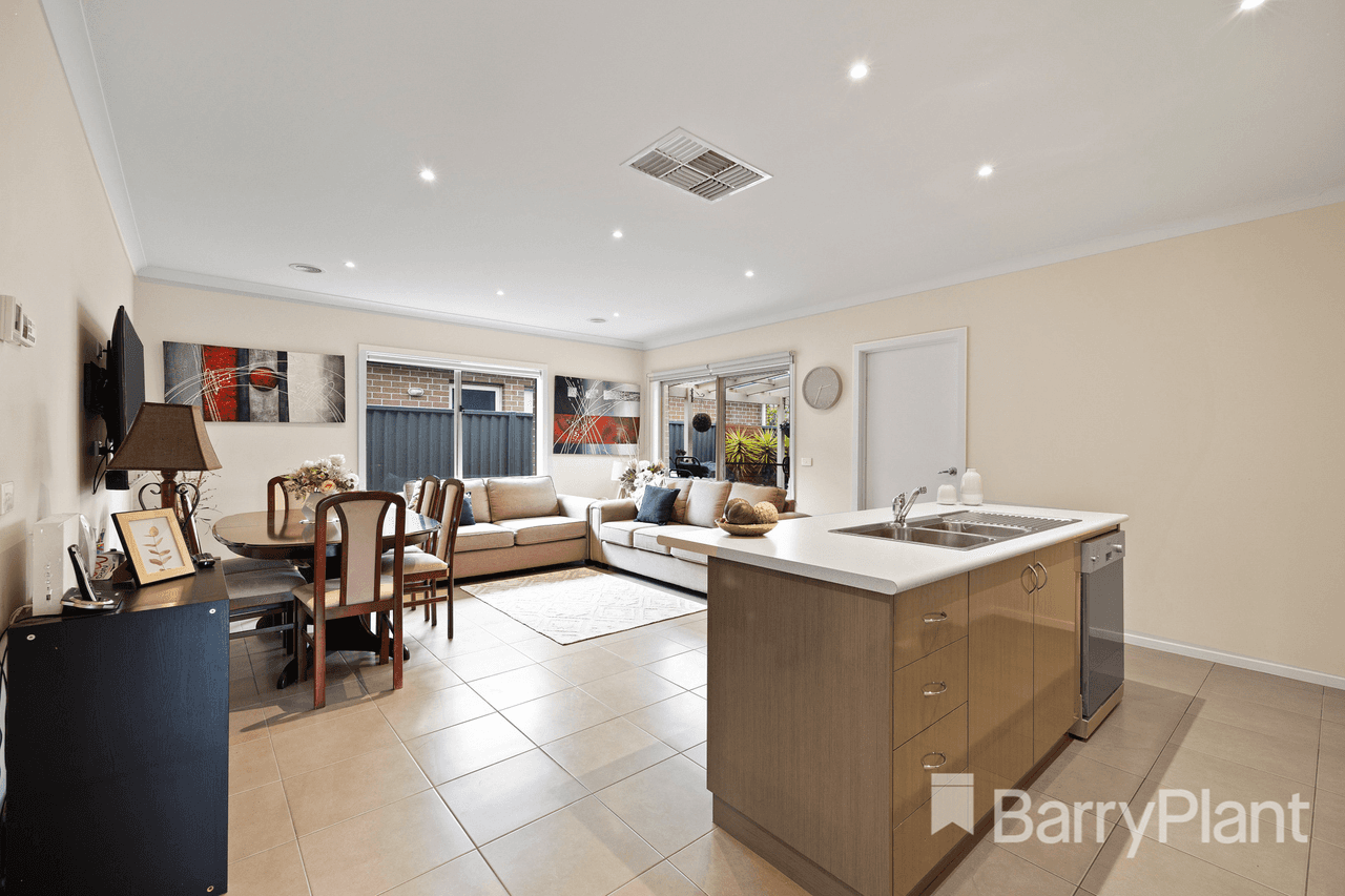 6 Warburton Drive, Lucas, VIC 3350