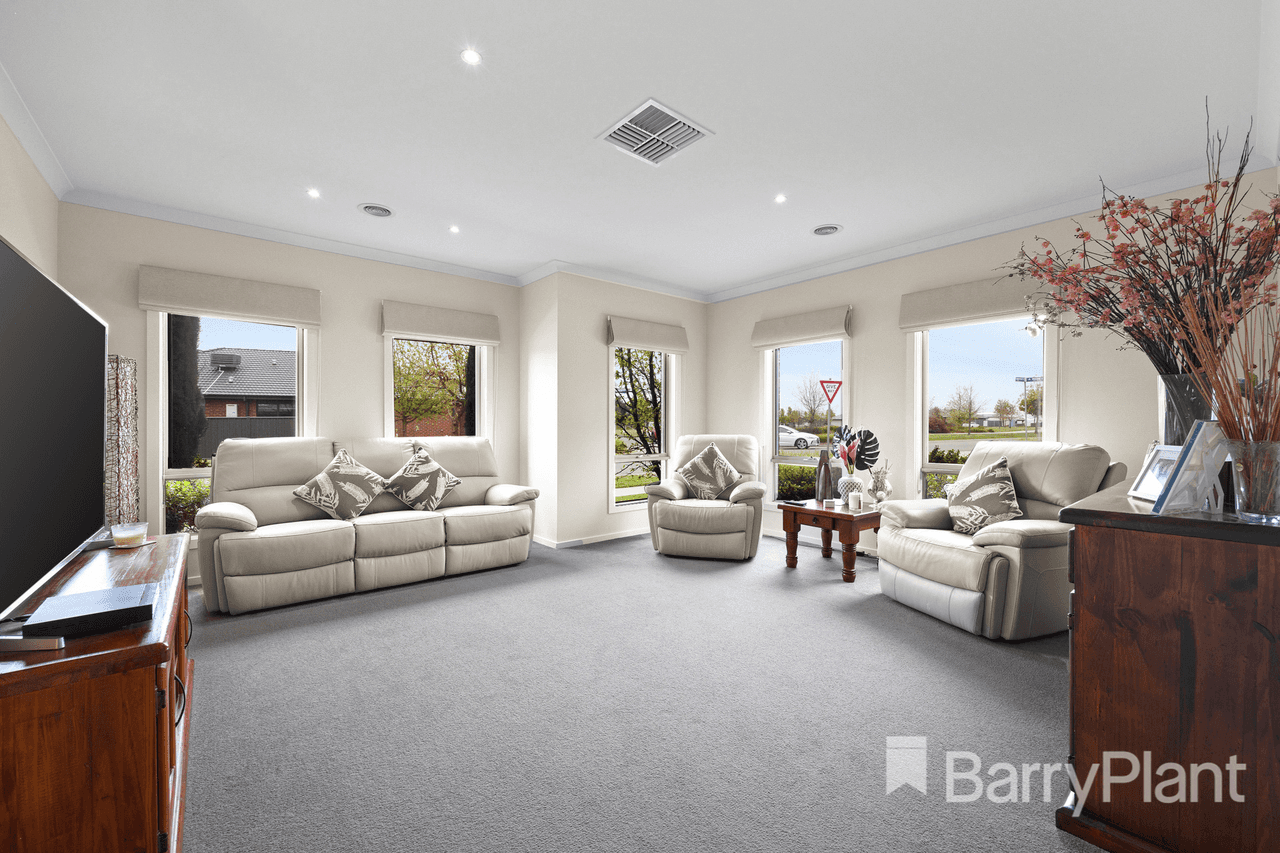 6 Warburton Drive, Lucas, VIC 3350