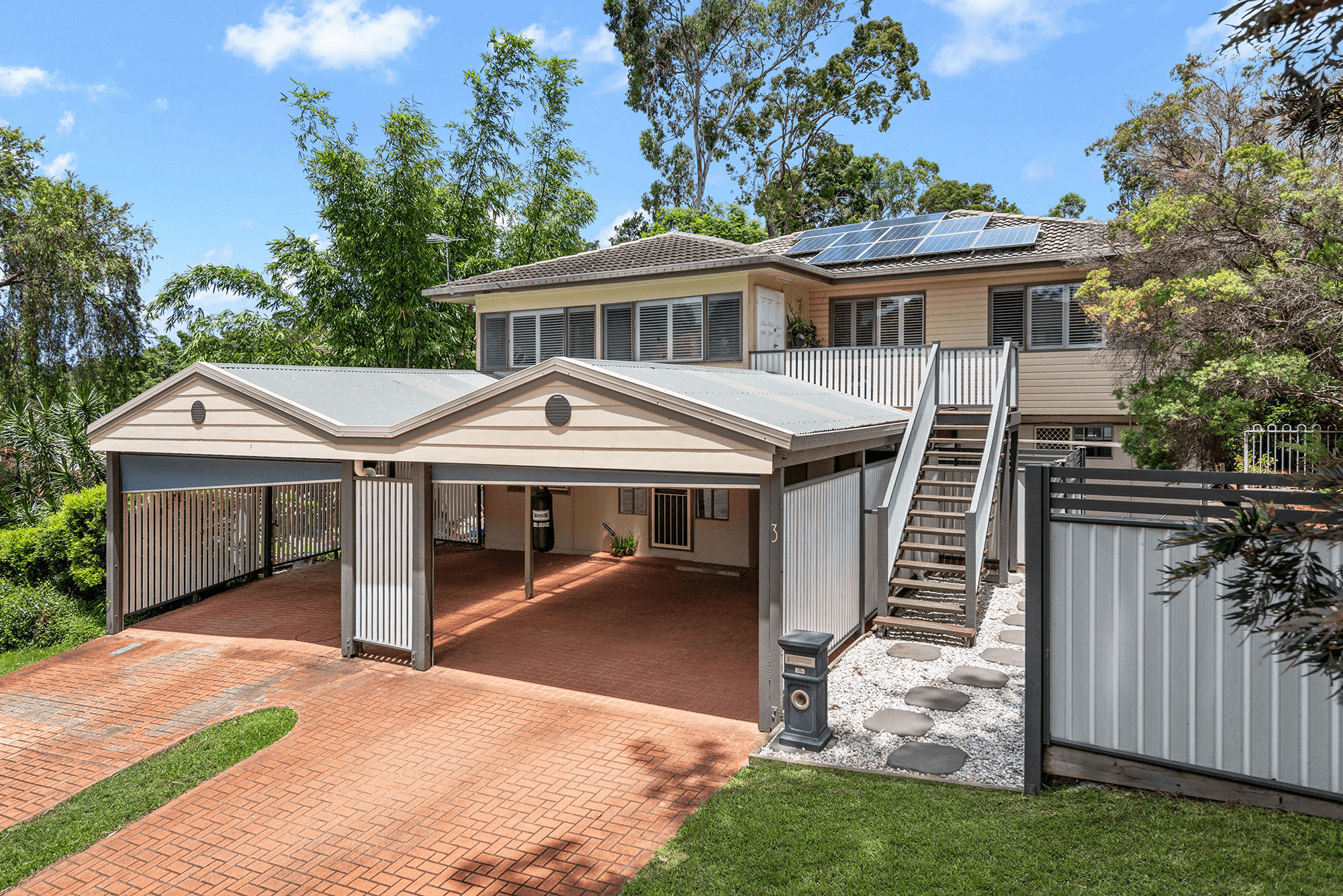 3 Wollombi Place, HOLLAND PARK, QLD 4121