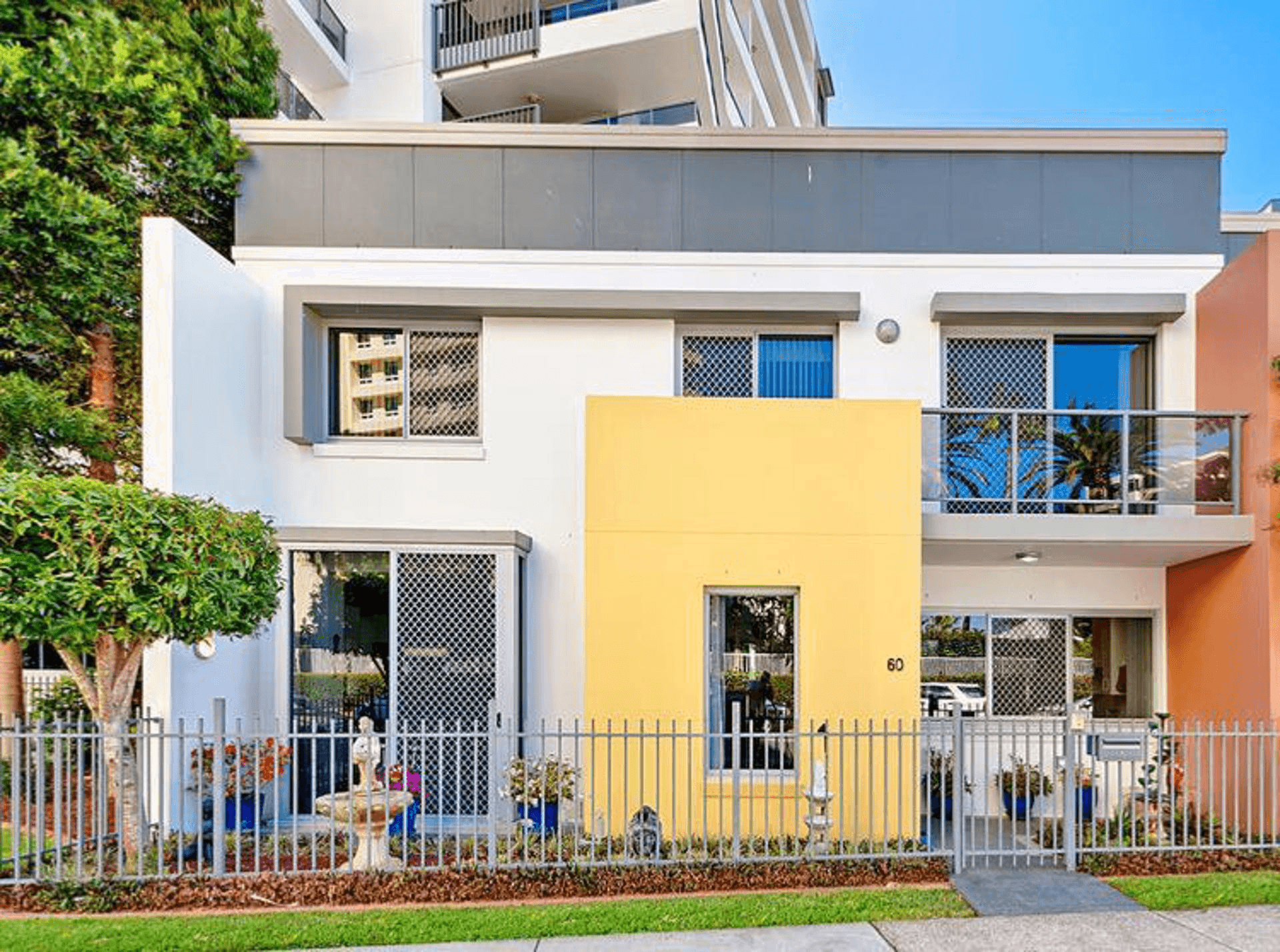 215/60 Brighton Parade, Southport, QLD 4215