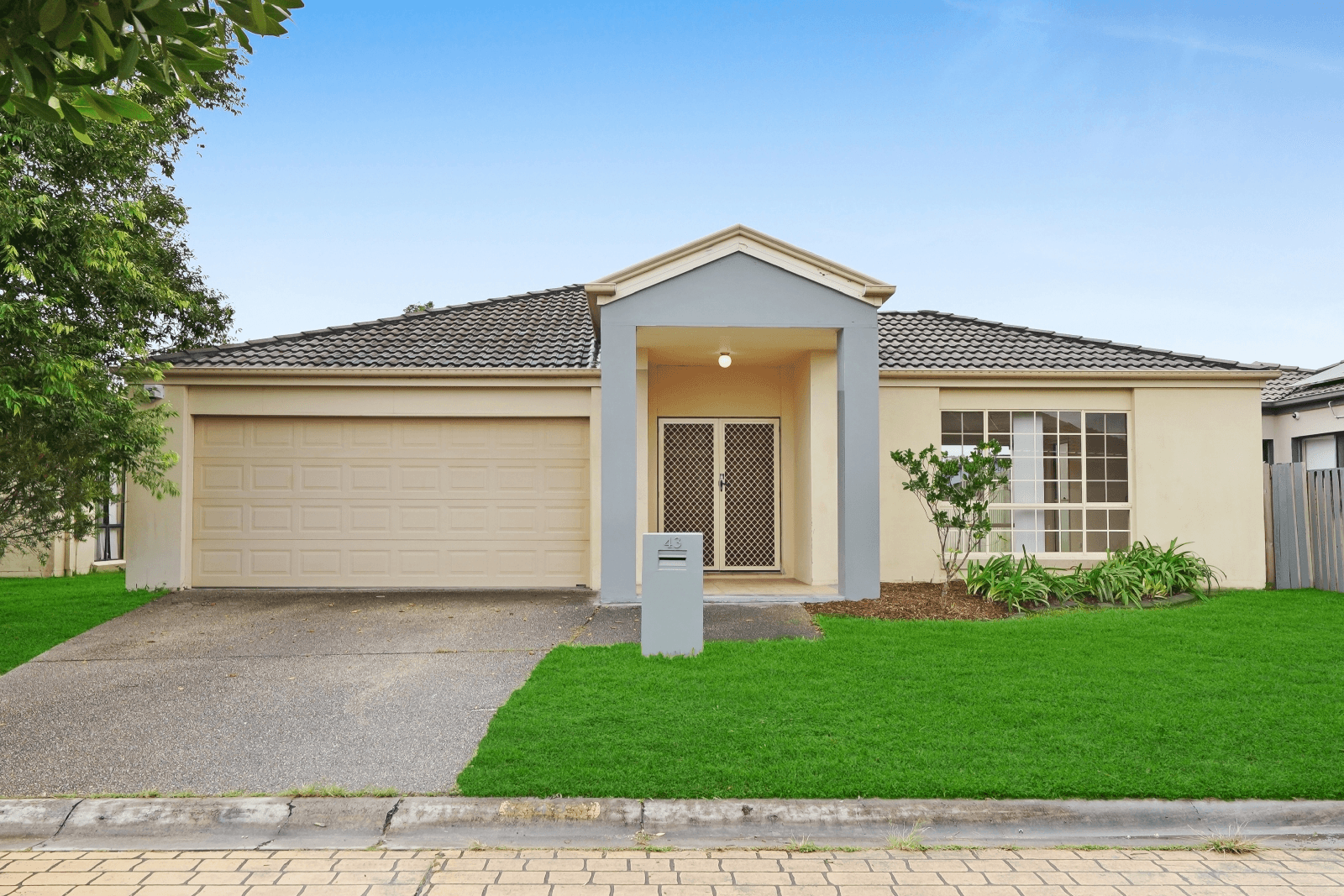 43 Gardendale Crescent, Burleigh Waters, QLD 4220