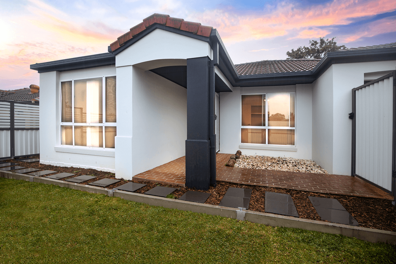 9 Harrow Place, ARUNDEL, QLD 4214