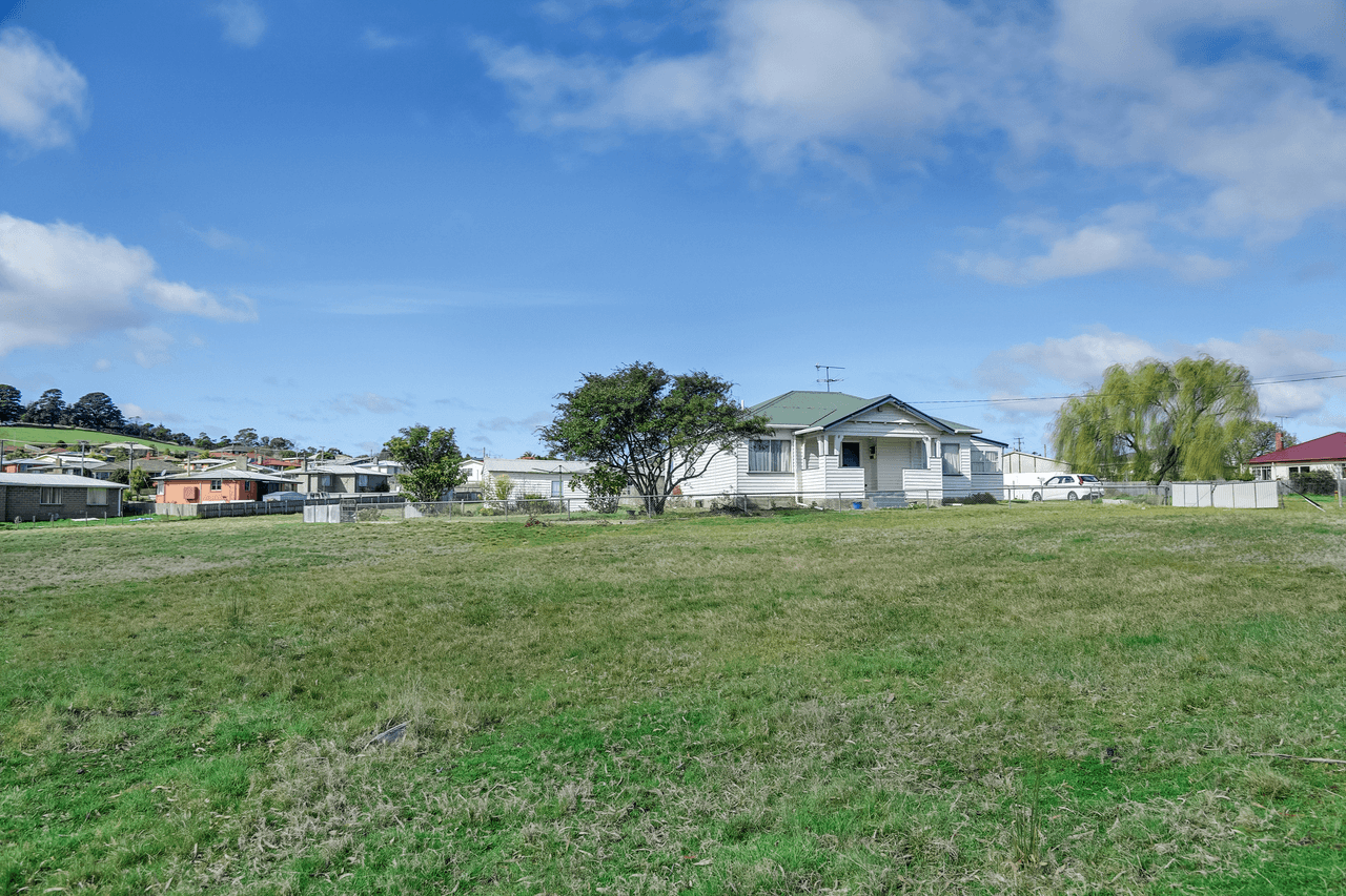 13 Esplanade East, TRIABUNNA, TAS 7190