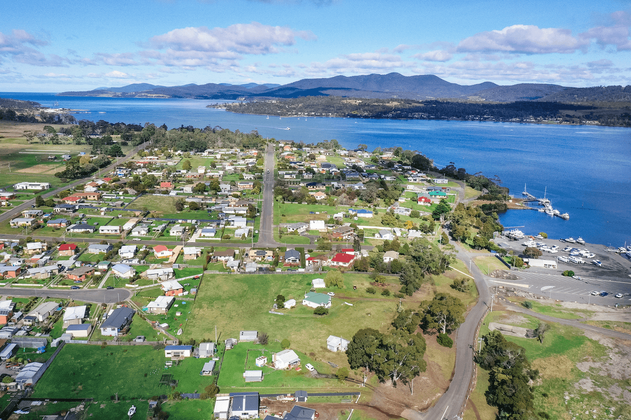 13 Esplanade East, TRIABUNNA, TAS 7190