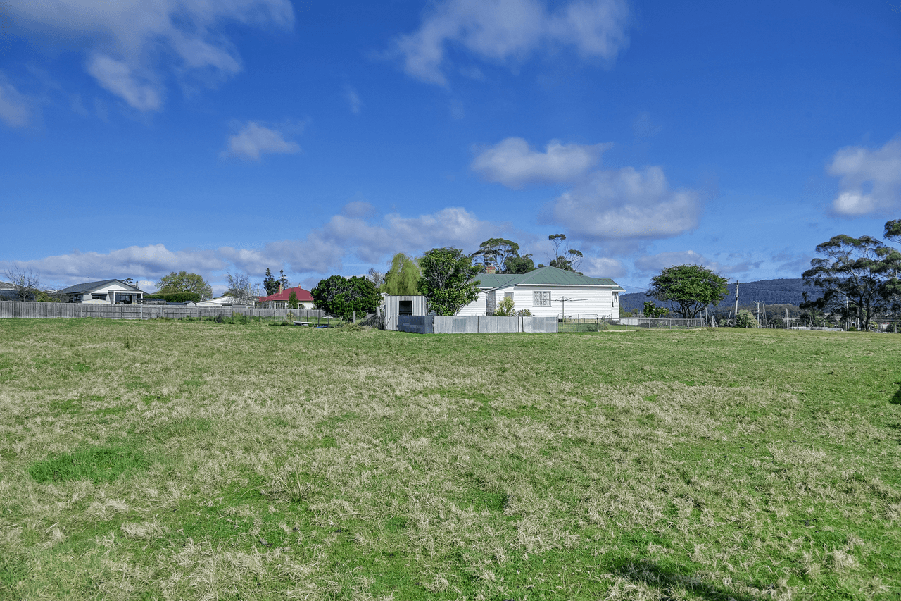 13 Esplanade East, TRIABUNNA, TAS 7190