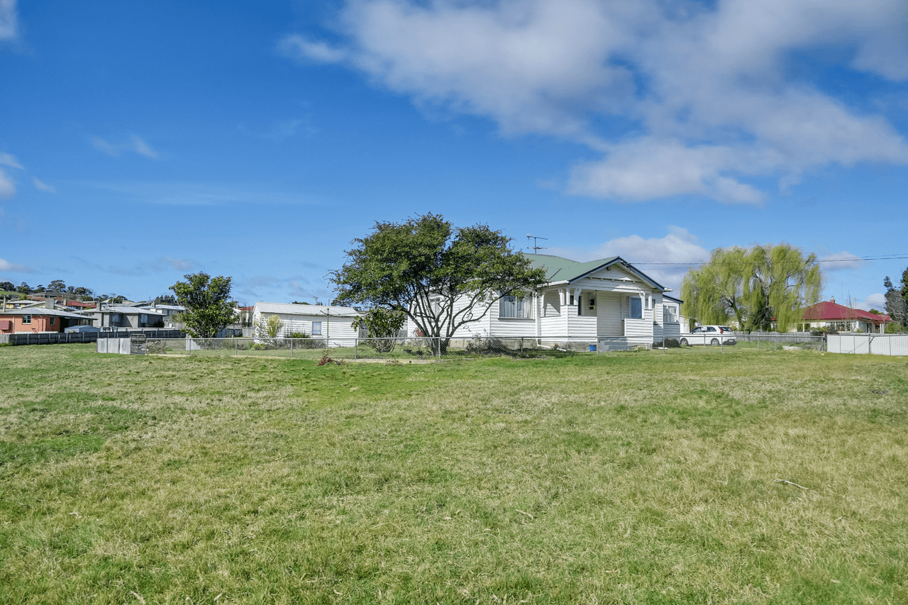 13 Esplanade East, TRIABUNNA, TAS 7190