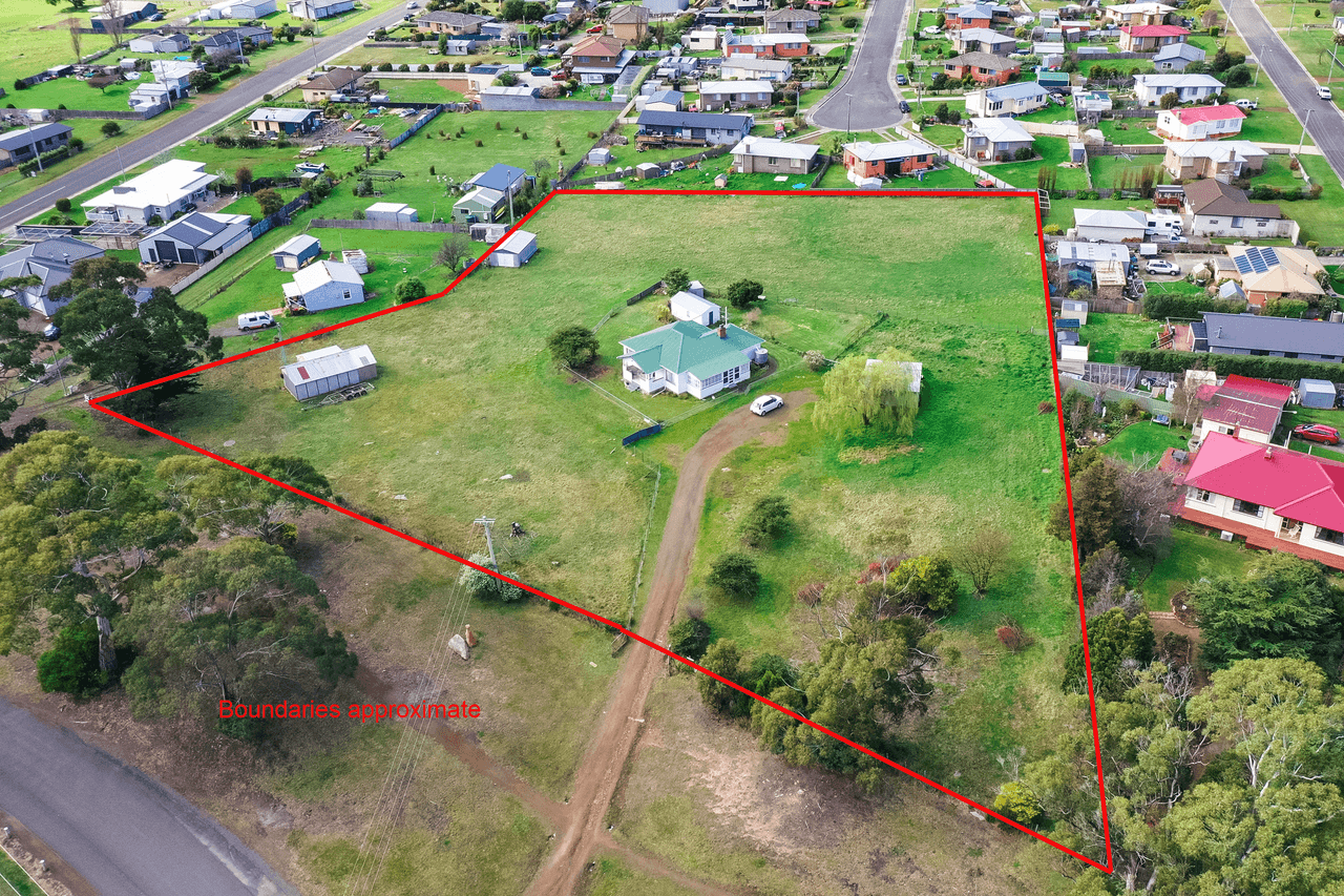 13 Esplanade East, TRIABUNNA, TAS 7190