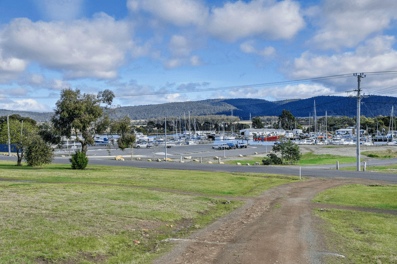 13 Esplanade East, TRIABUNNA, TAS 7190