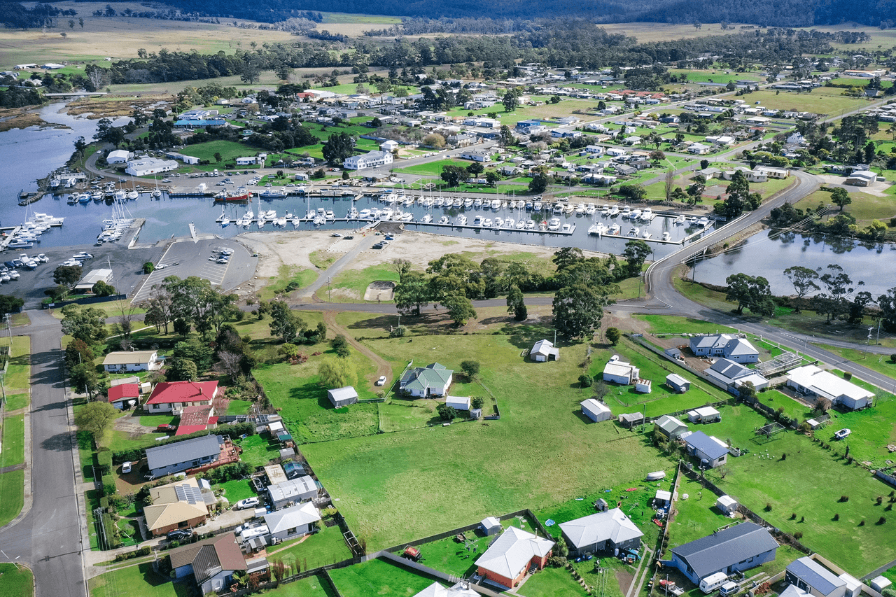 13 Esplanade East, TRIABUNNA, TAS 7190