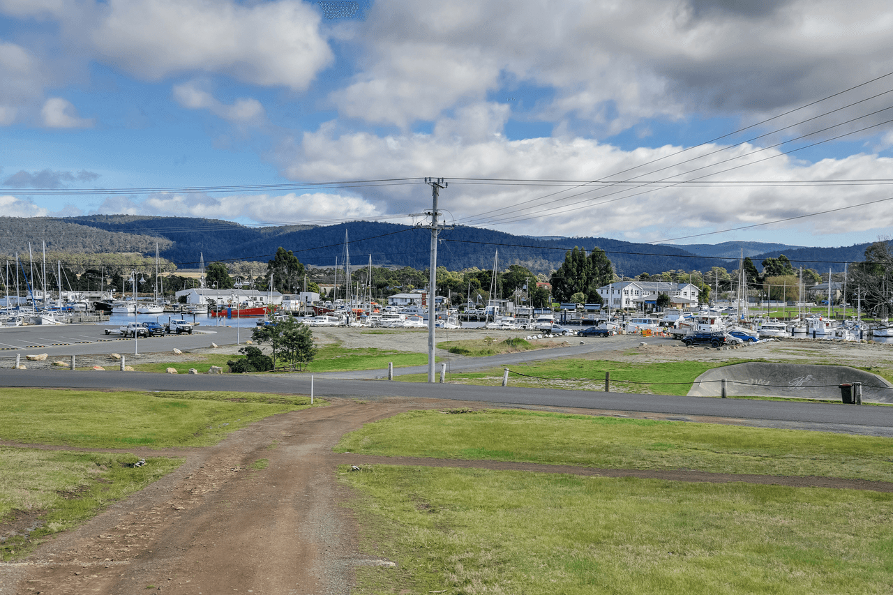 13 Esplanade East, TRIABUNNA, TAS 7190