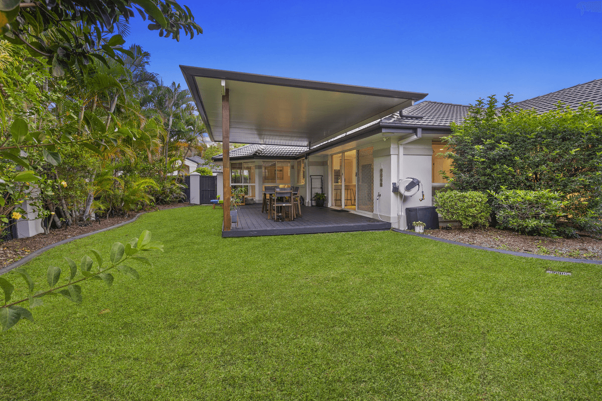 4 Stingray Crescent, Burleigh Waters, QLD 4220