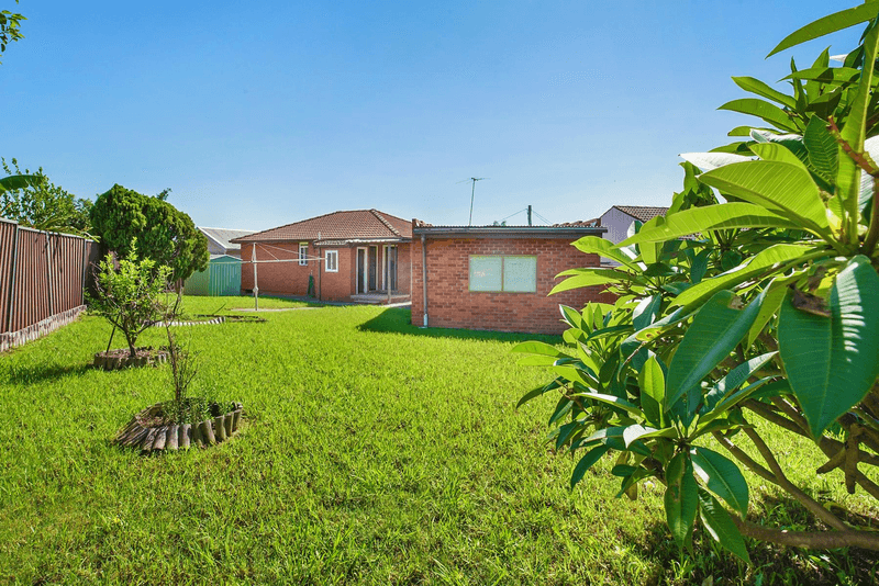 8 Girra Street, Fairfield West, NSW 2165