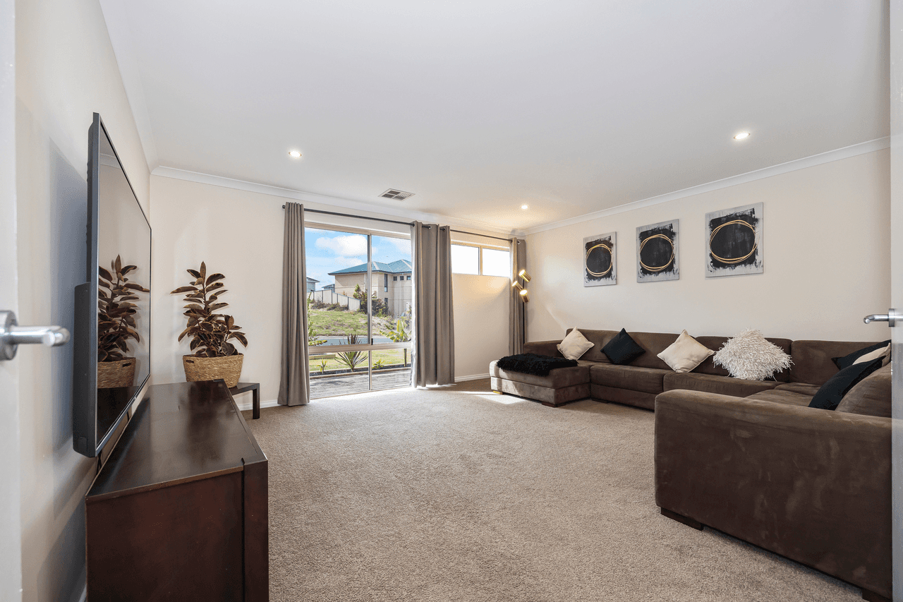 23 Flagtail Outlook, YANCHEP, WA 6035