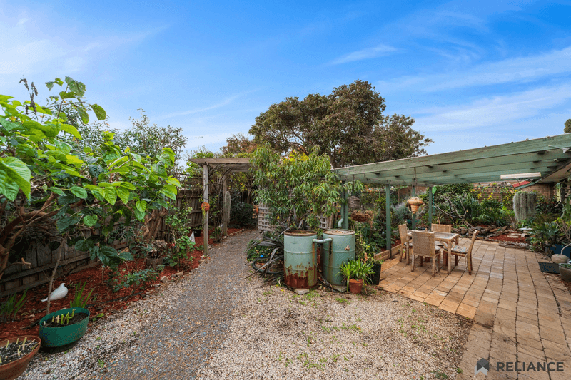 6 Abbey Place, Melton West, VIC 3337