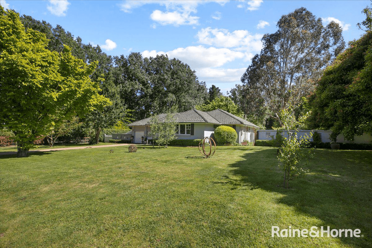 8 Holly Road, BURRADOO, NSW 2576