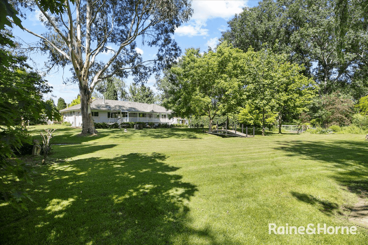 8 Holly Road, BURRADOO, NSW 2576