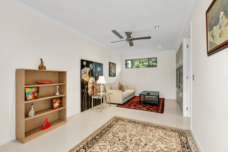 10 Marbella Drive, BENOWA WATERS, QLD 4217