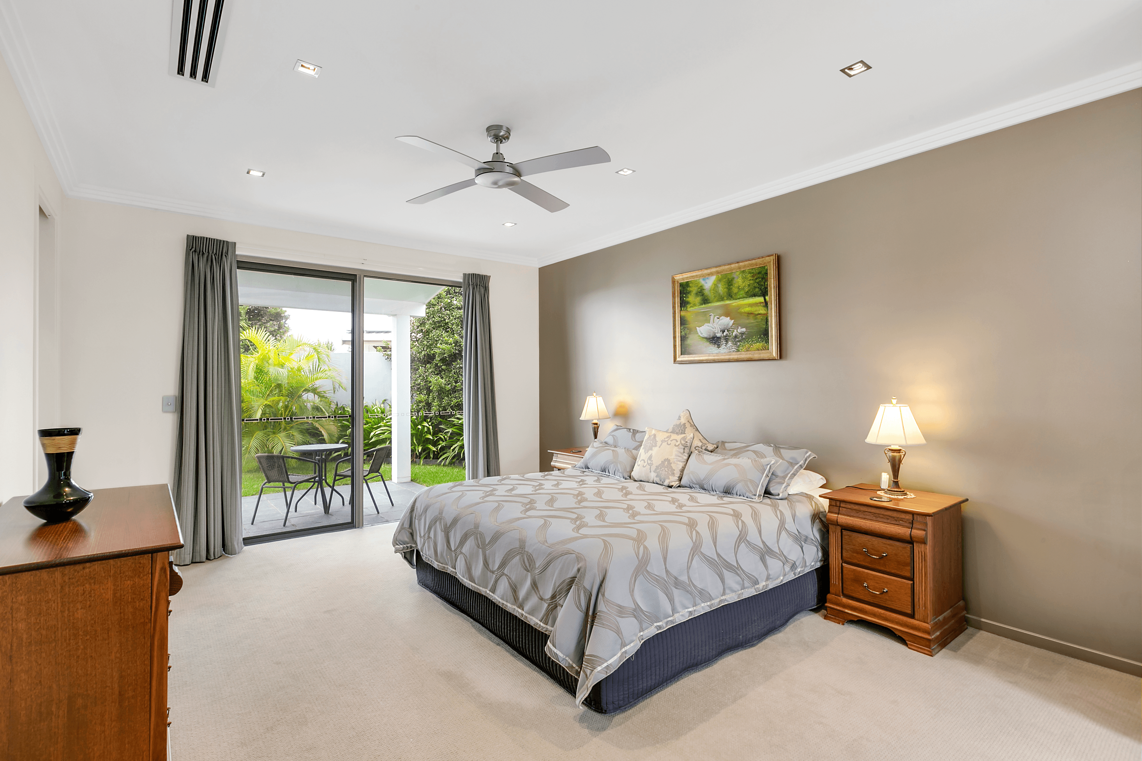 10 Marbella Drive, BENOWA WATERS, QLD 4217