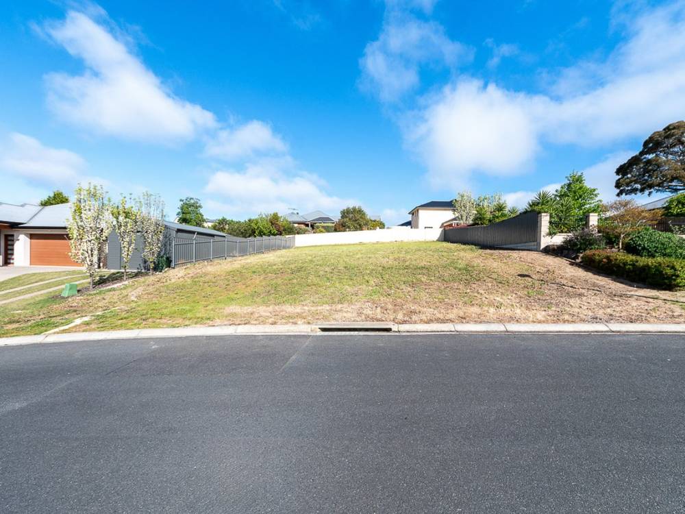 11 Lloyd Crescent, LITTLEHAMPTON, SA 5250