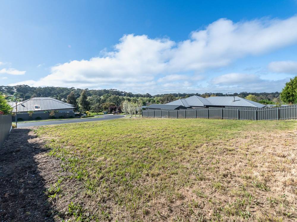 11 Lloyd Crescent, LITTLEHAMPTON, SA 5250