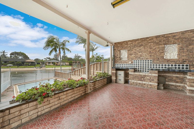 2A Rosemont Avenue, BROADBEACH WATERS, QLD 4218