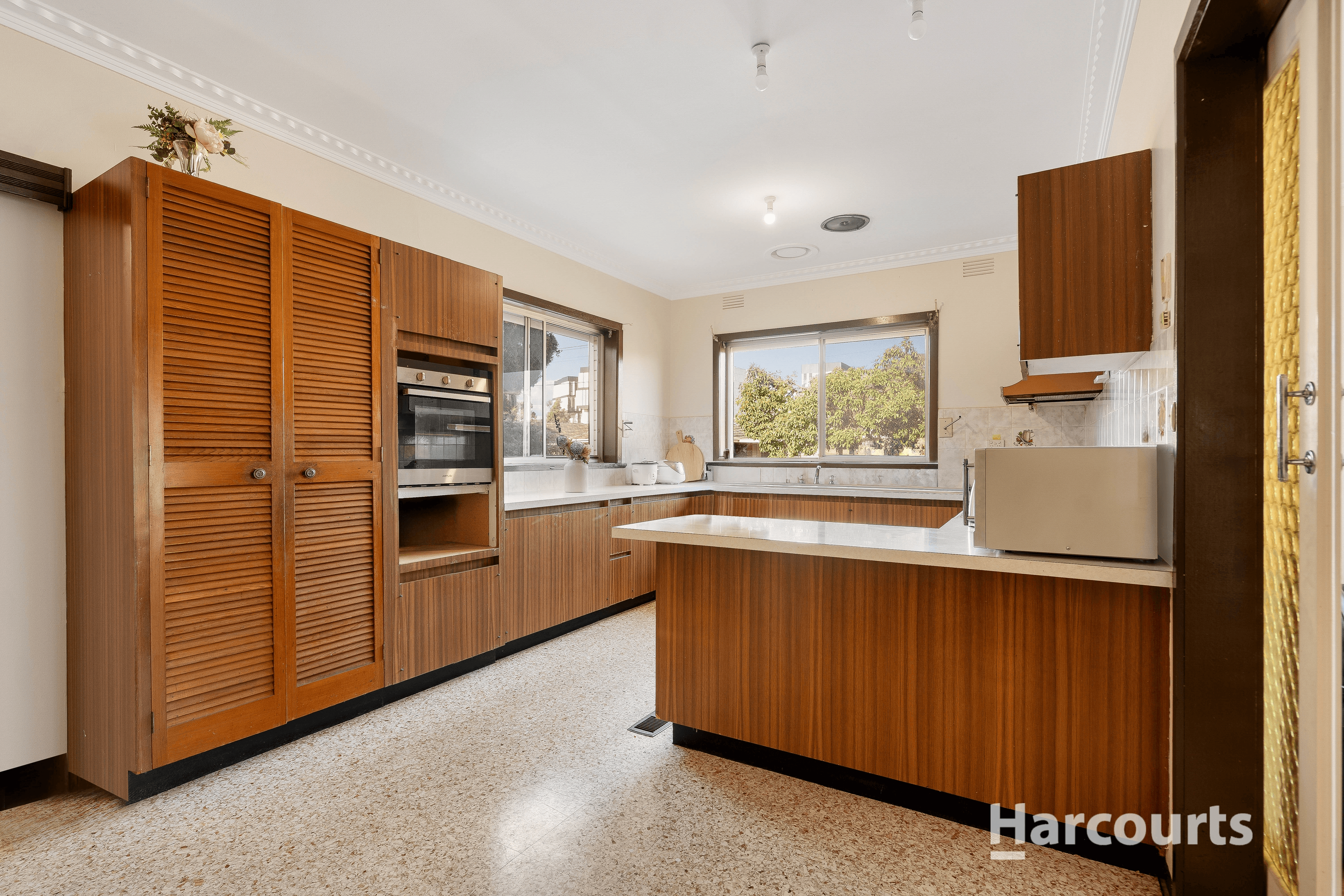 2 Clover Avenue, St Albans, VIC 3021