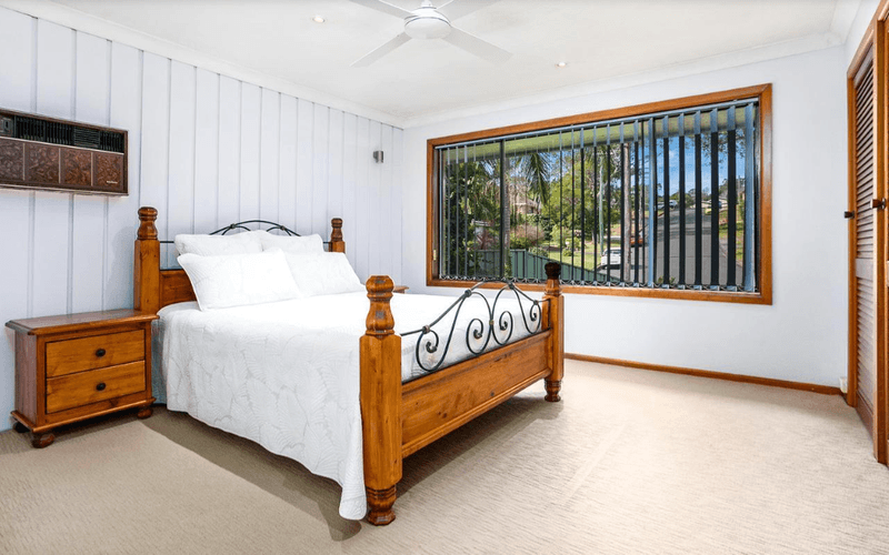 18 McAndrew Crescent, MANGERTON, NSW 2500