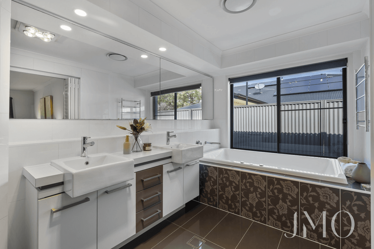 138 Ormeau Ridge Road, Ormeau Hills, QLD 4208