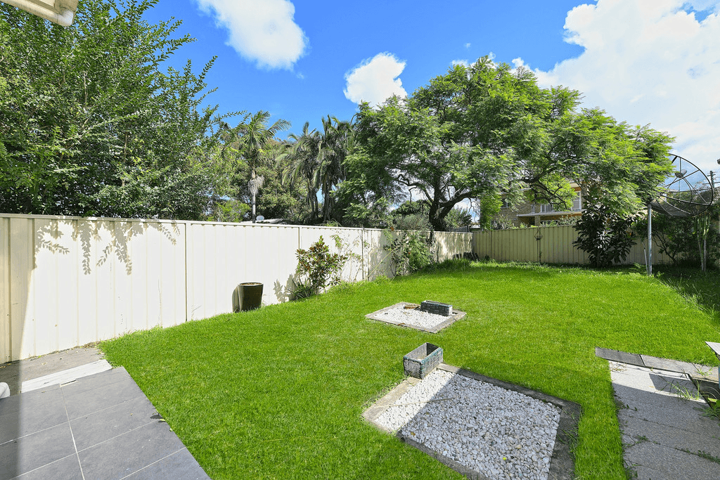 11 Bonds Road, PUNCHBOWL, NSW 2196