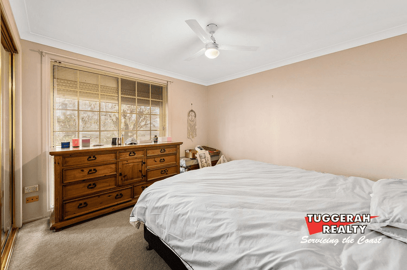 1/2 Holly Close, LAKE HAVEN, NSW 2263