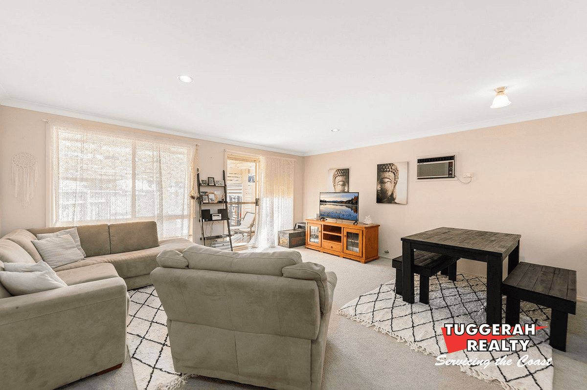 1/2 Holly Close, LAKE HAVEN, NSW 2263