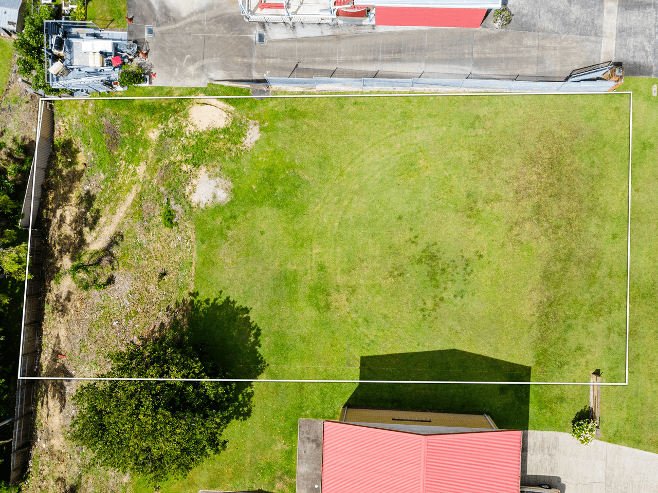 12 Seaview Parade, ELANORA, QLD 4221