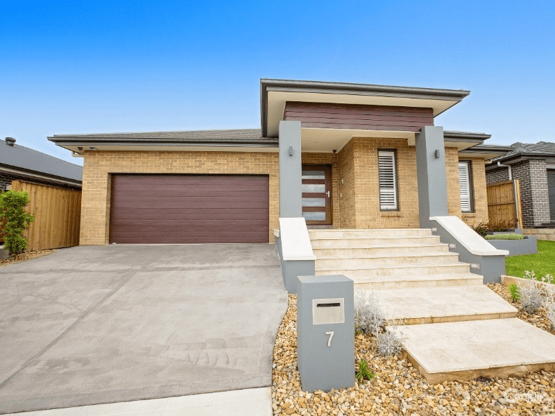 7 Amberley Street, Gledswood Hills, NSW 2557