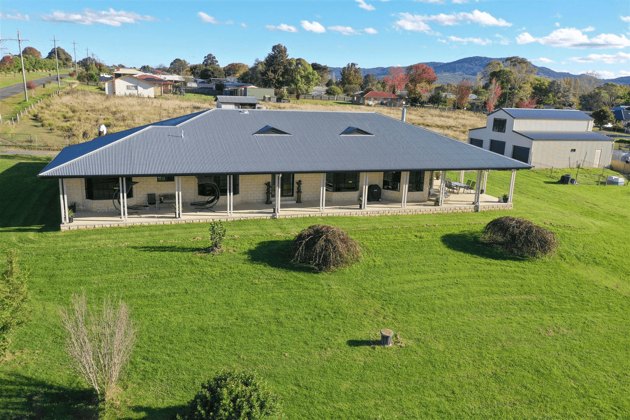 235 Bulwer Street, Tenterfield, NSW 2372