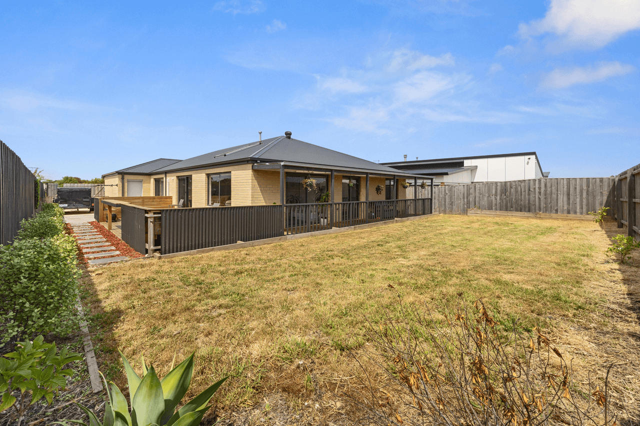 7 Albatross Drive, INVERLOCH, VIC 3996